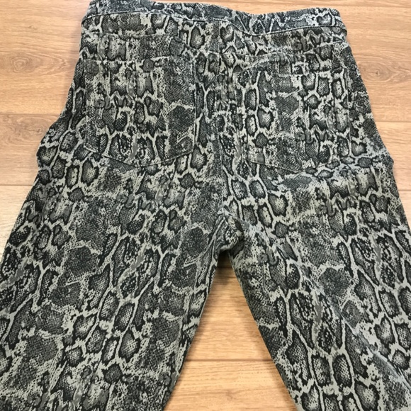 Spanx Snakeprint Pull-On Jean Pants Size Medium - Picture 7 of 8